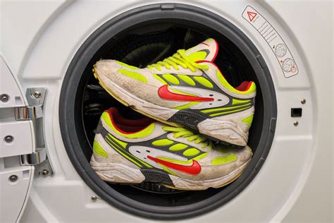 nikes in de wasmachine|how to wash nike sneakers.